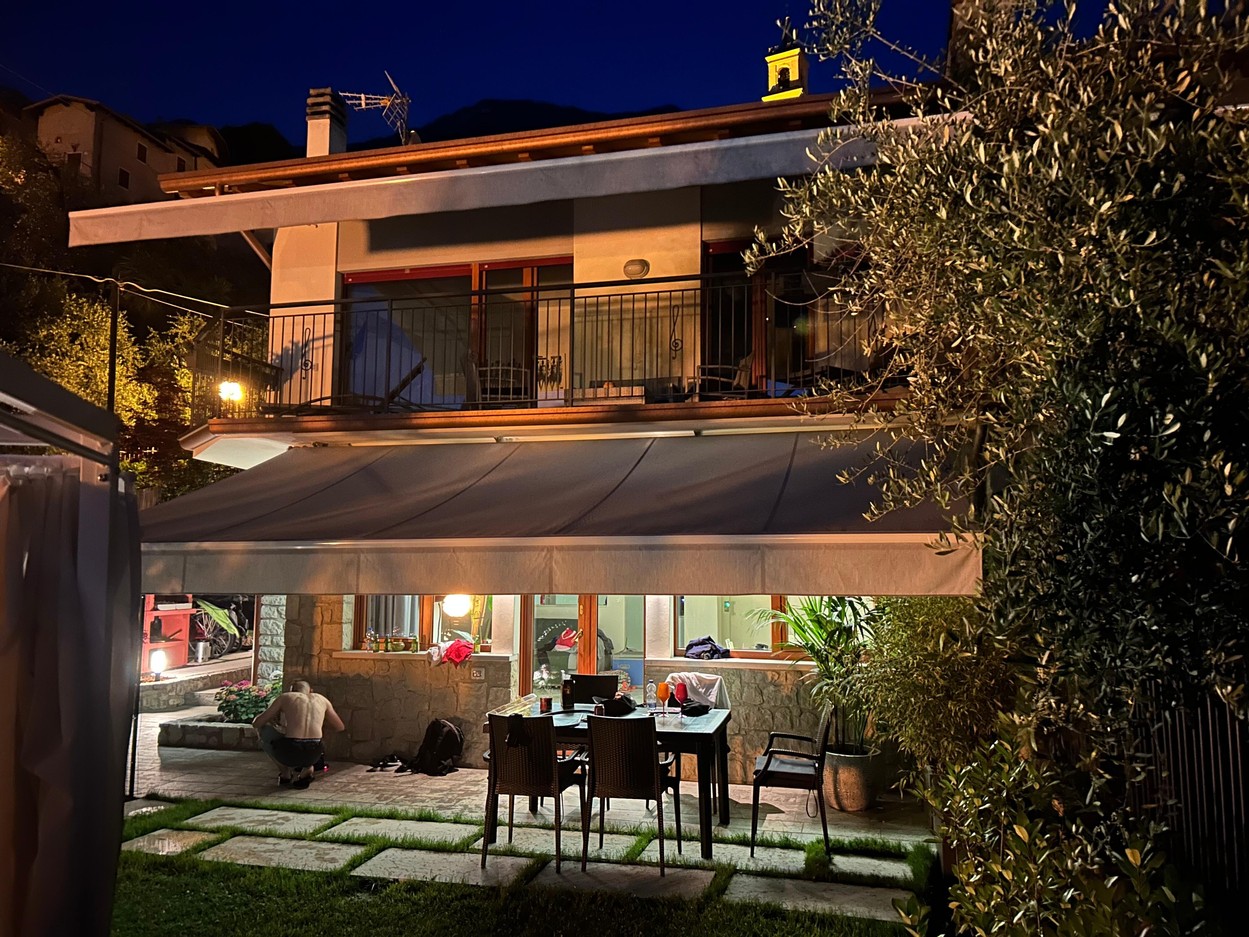 Sicht vom Garten auf das Haus