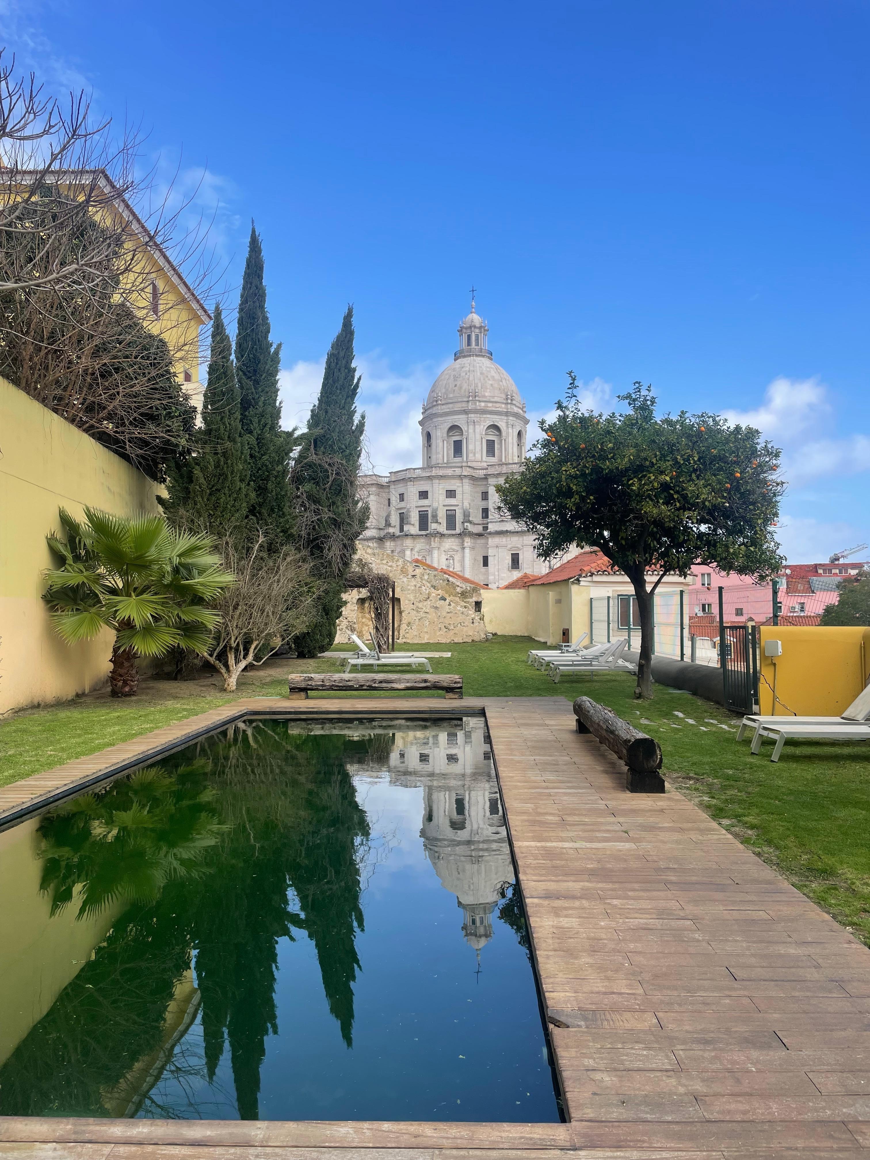 Flot have med pool. Den var dog ikke klar til brug grundet årstiden.