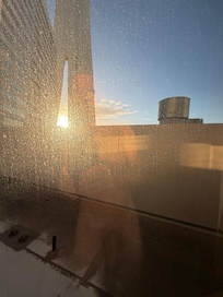 Magnifique lèvé de soleil avec vue sur mur