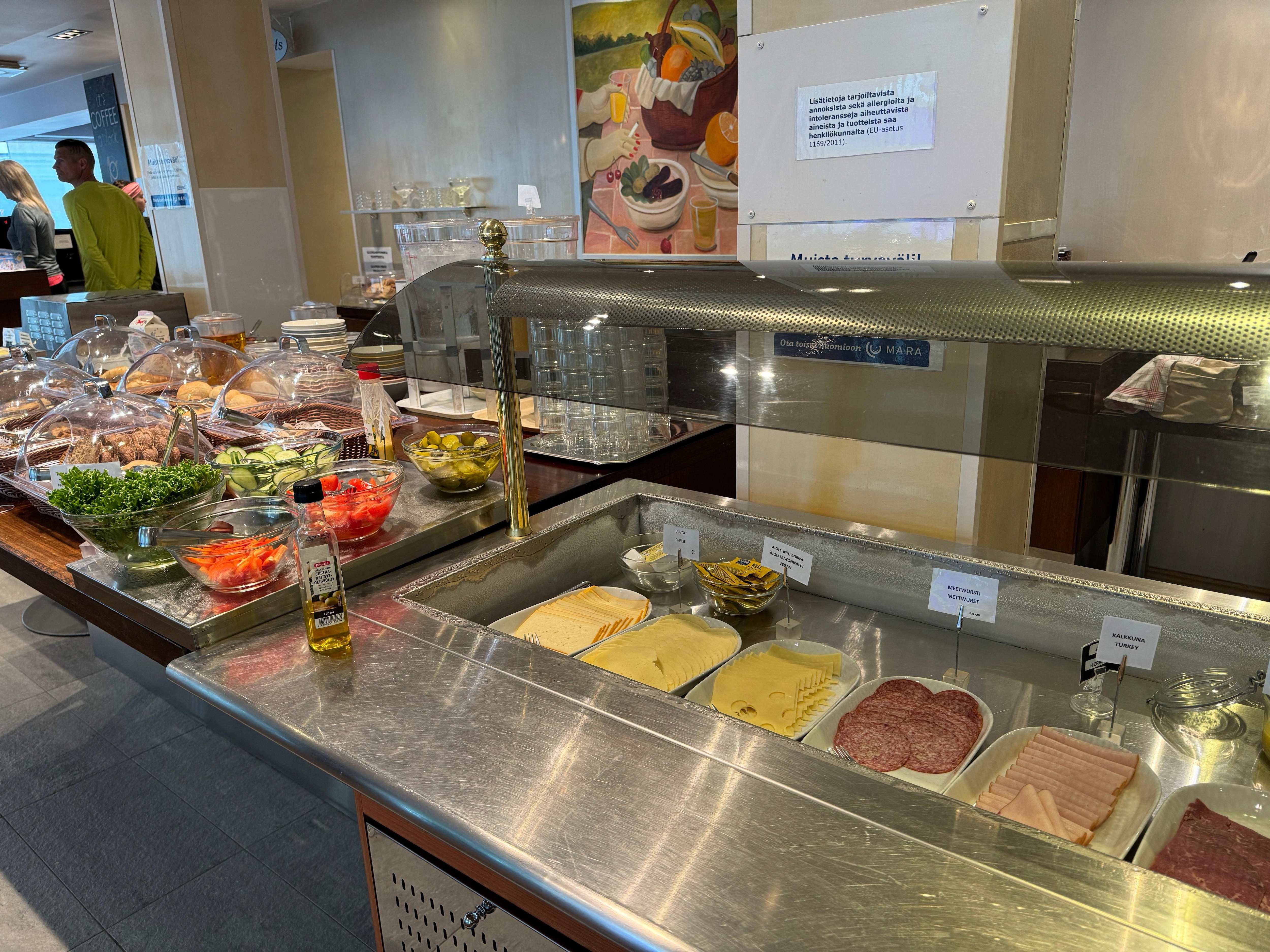 朝食。チーズがたくさん。