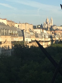 Eine Fata Morgana Sacre Cœur
Rechts