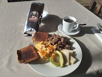Desayuno delicioso y muy completo, ya me había comido las frutas.