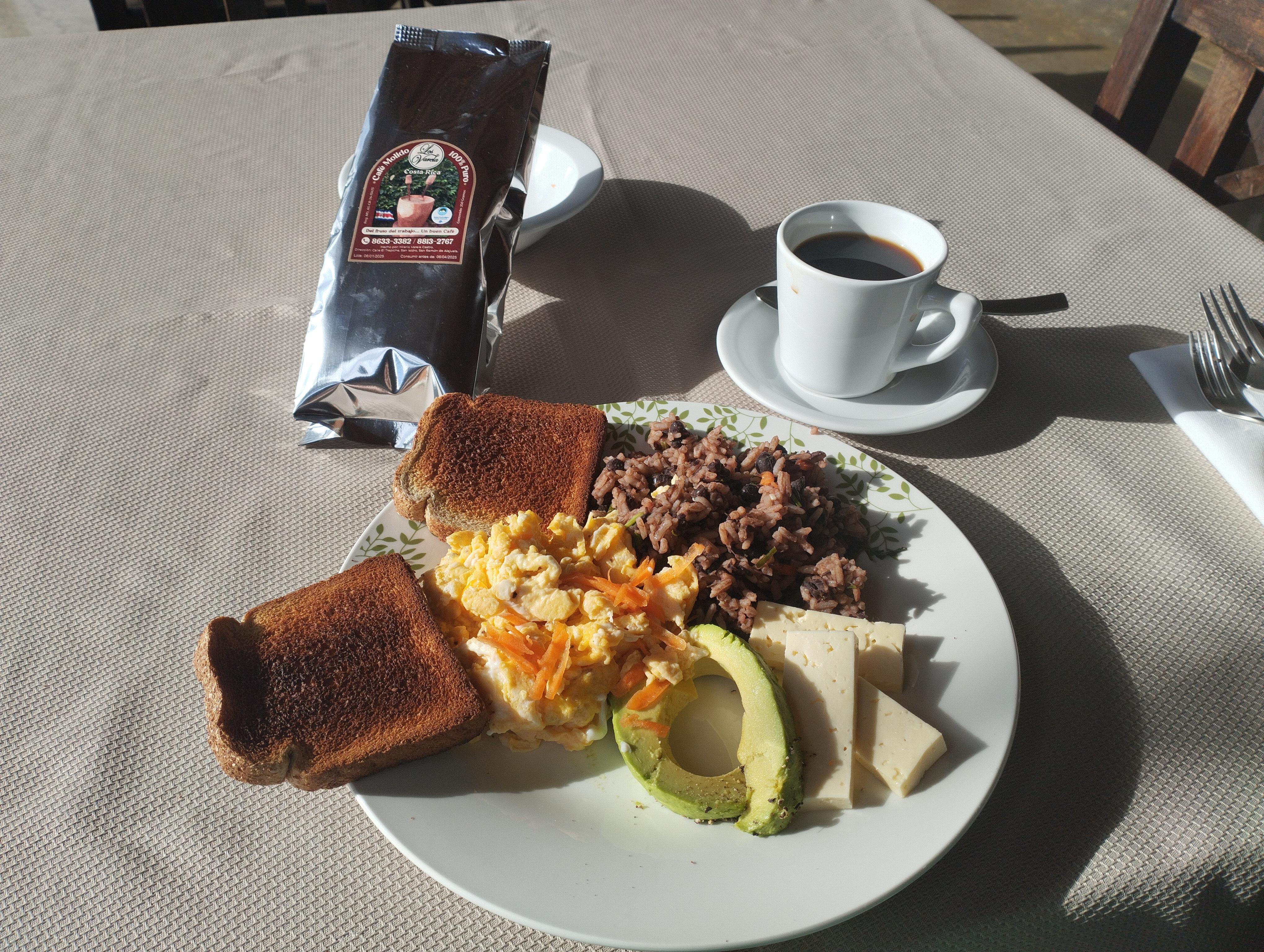 Desayuno delicioso y muy completo, ya me había comido las frutas. 