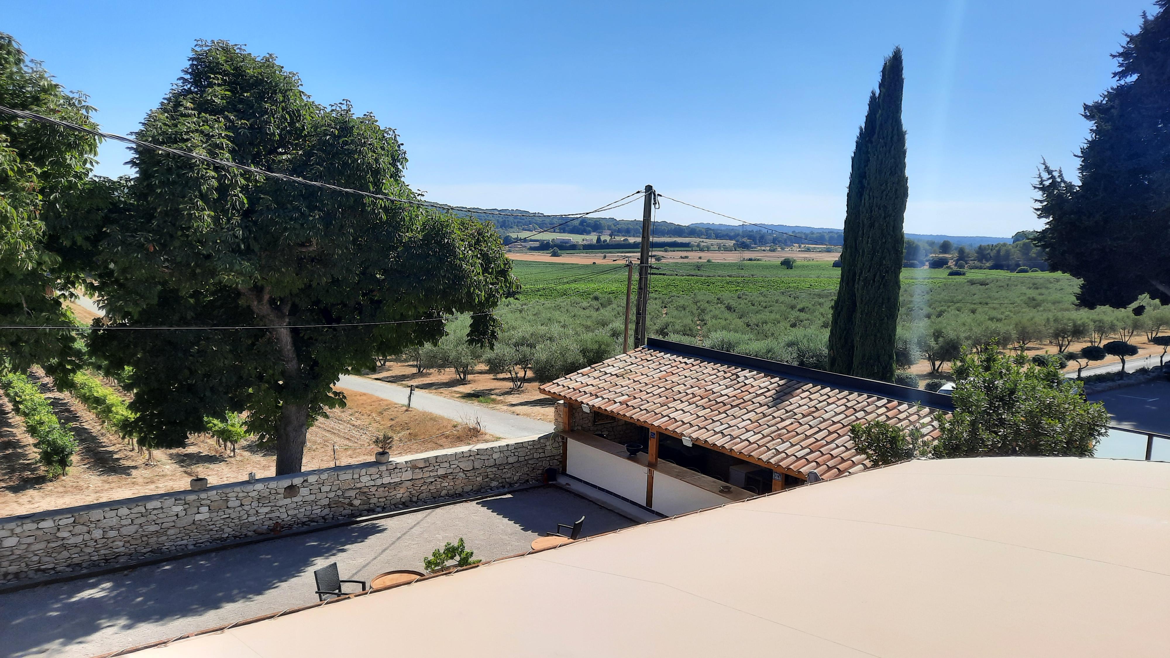 Vue de la chambre et terrasse 