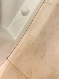 Cabellos en el piso no barrieron