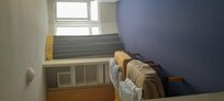 Chambre composĂ©e de 2 lits individuels . La salle de est du mĂȘme cĂŽtĂ©