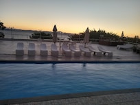 Ária externa muito boa só a piscina que podia ser aquecida também ... Mais tudo muito bom parabéns ...