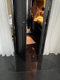 Après une douche : inondation due au filtre pas nettoyé :-(