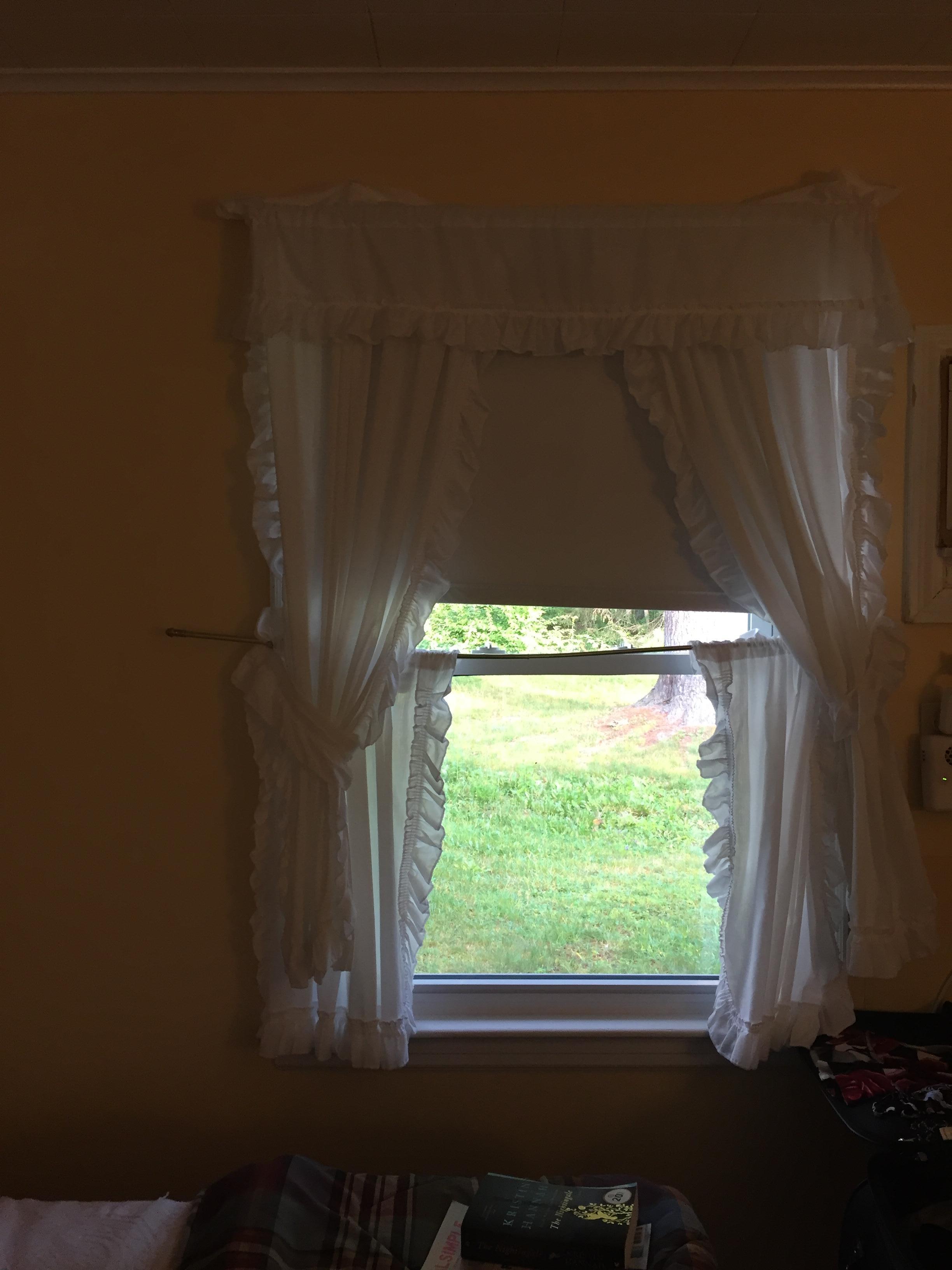 I have no words ......this was suppose to be quaint !! More like bring in a decorator please 