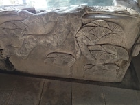 湯舟は一枚岩石の彫物の一品です。松葉亭のオーダーメイドでしょう。