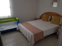 Schlafzimmer mit Babybett für unseren kleinen Mann