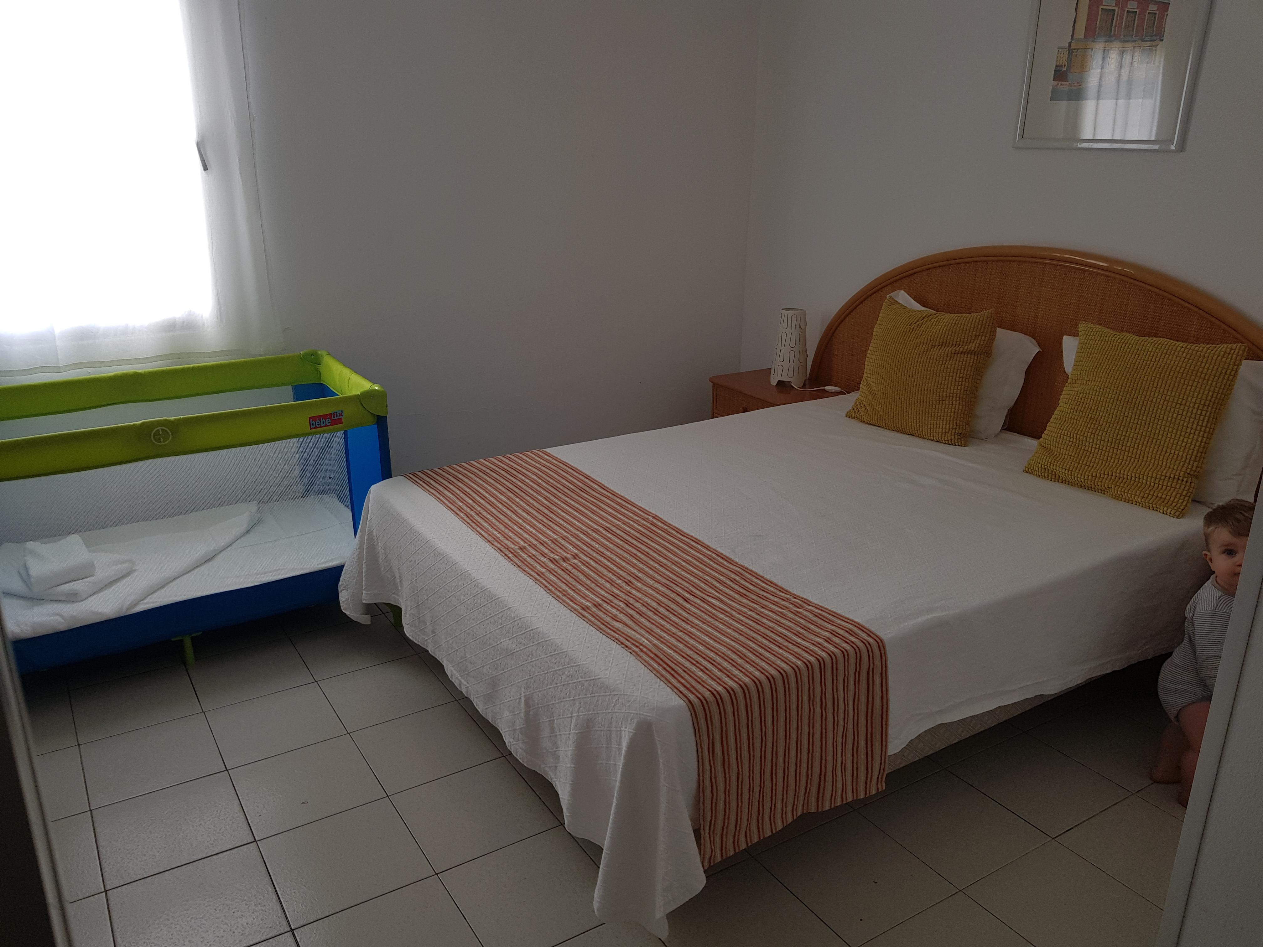 Schlafzimmer mit Babybett für unseren kleinen Mann 