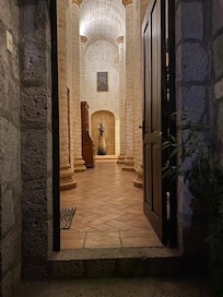 Puerta de acceso a la recepción