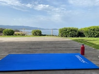 Salle de sport en plein air avec vue