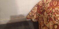 Plinthes chambre poussiéreuses