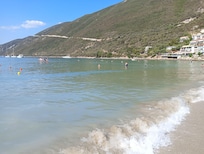 Spiaggia sabbiosa davanti al Nefeli Club