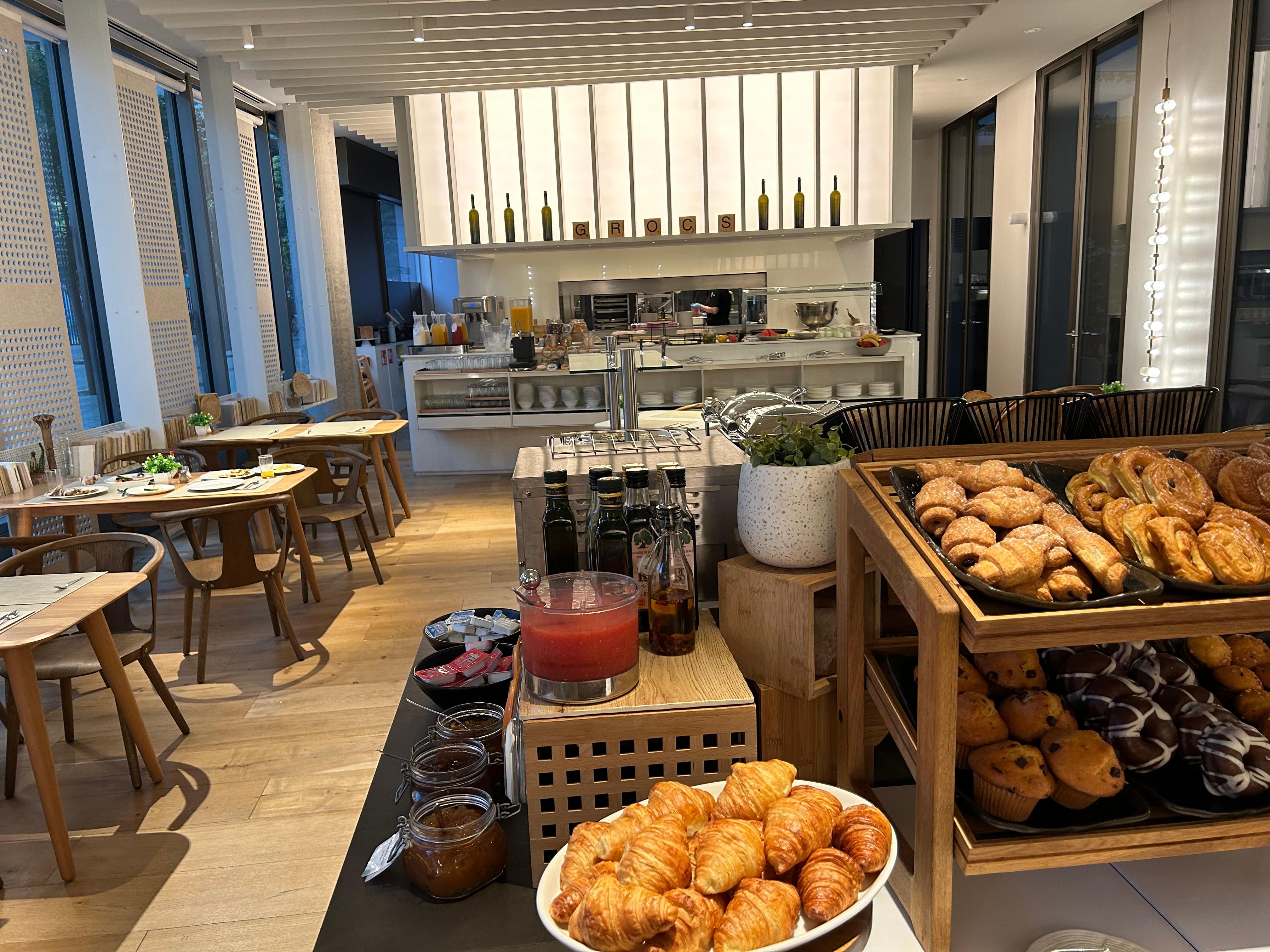 Breakfast 