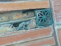 Piscina faltan baldosas