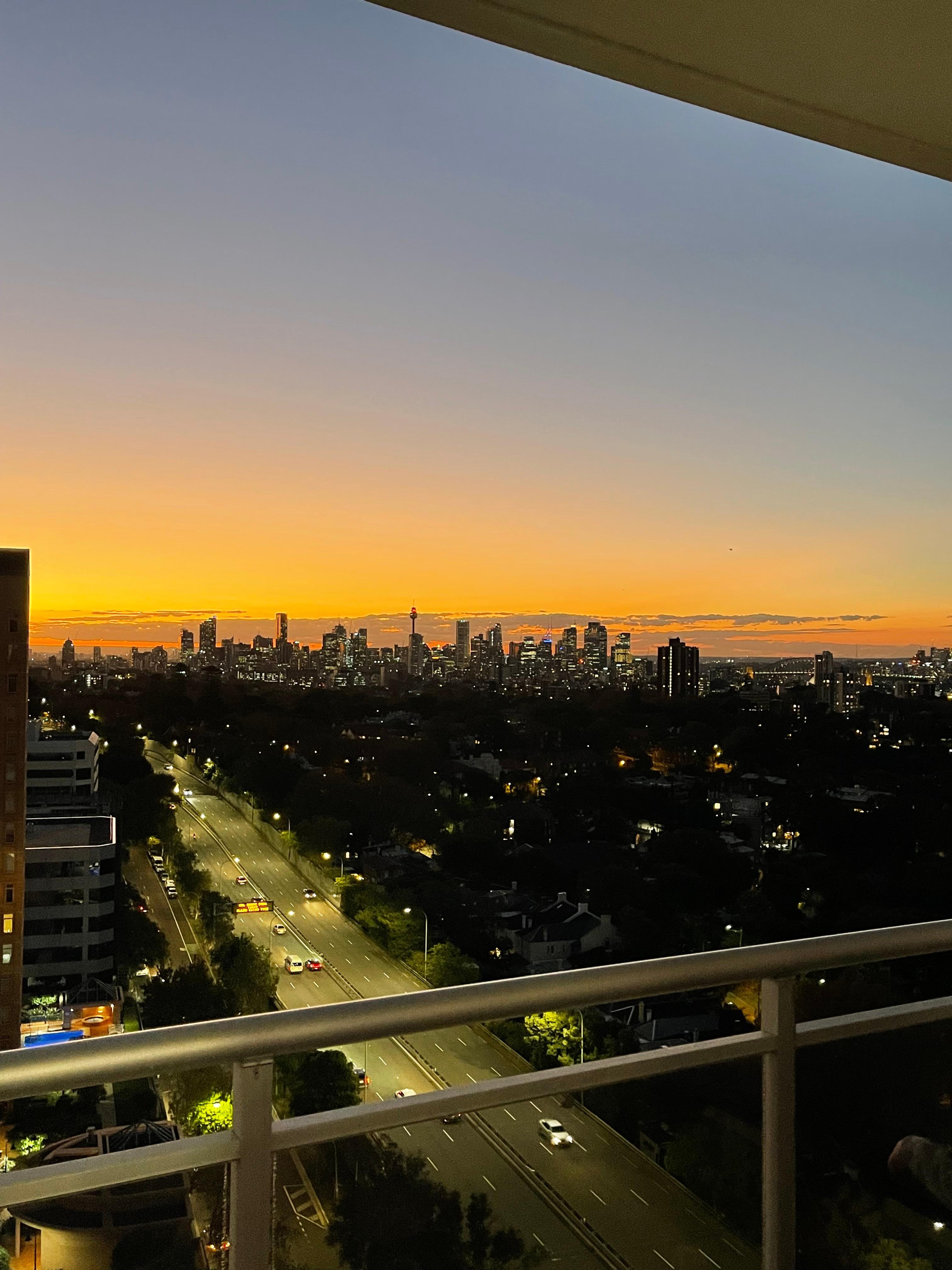 City view from the 9th floor harbour view suite. Perfect 👌