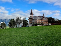 The main building Paxmontana