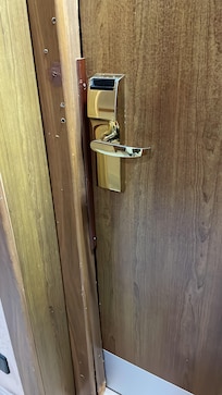 Puerta acceso habitación por el exterior