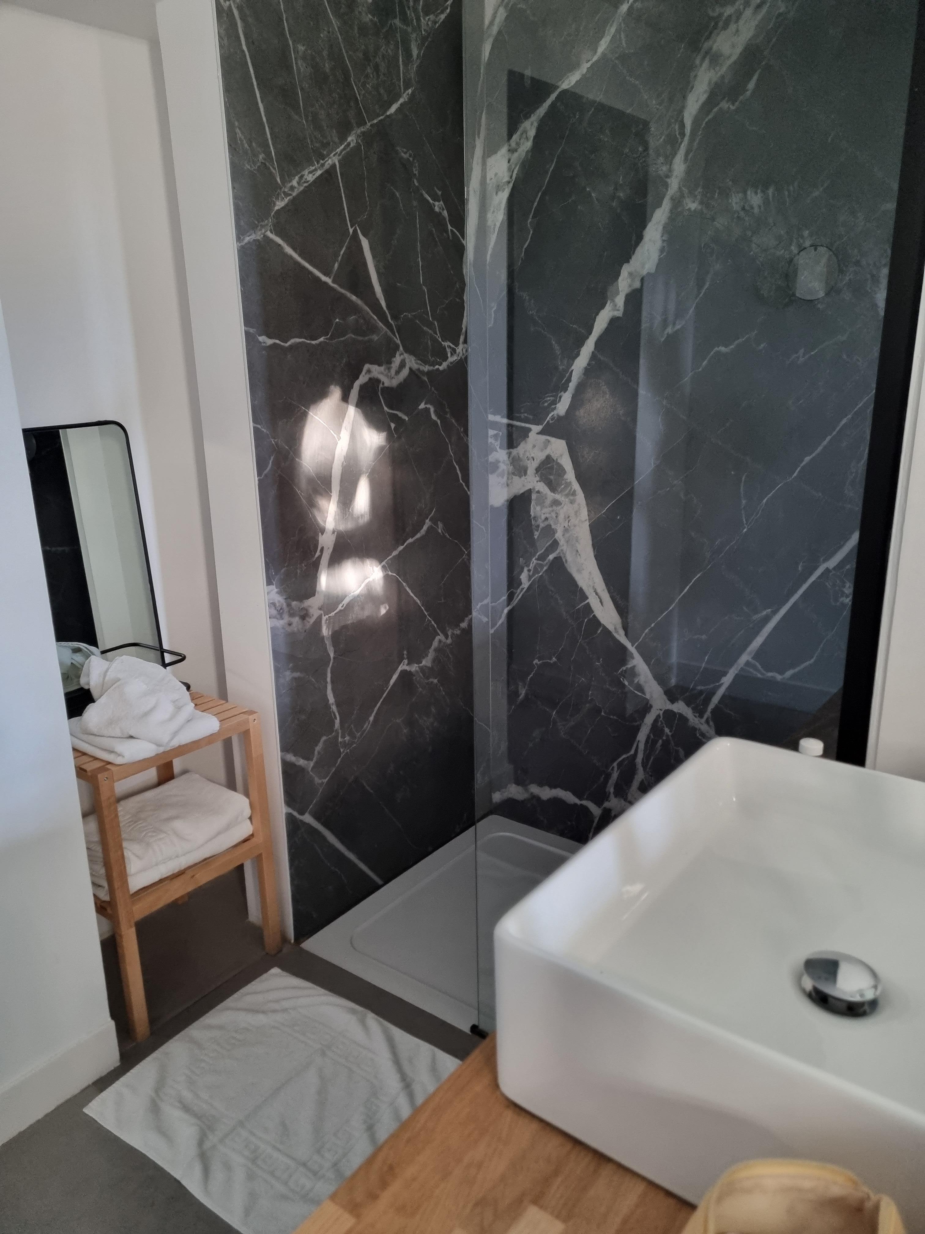 Chambre Double Deluxe - douche intégrée dans la chambre