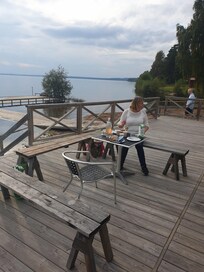 Denna plats ligger precis nedanför Stiftsgården vid Siljan och är underbart att kunna sitta och äta medhavd mat.