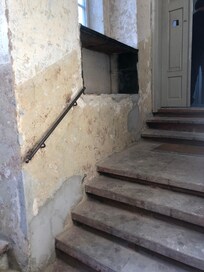 Carried 5 bags Uo 3 flights of stairs like this