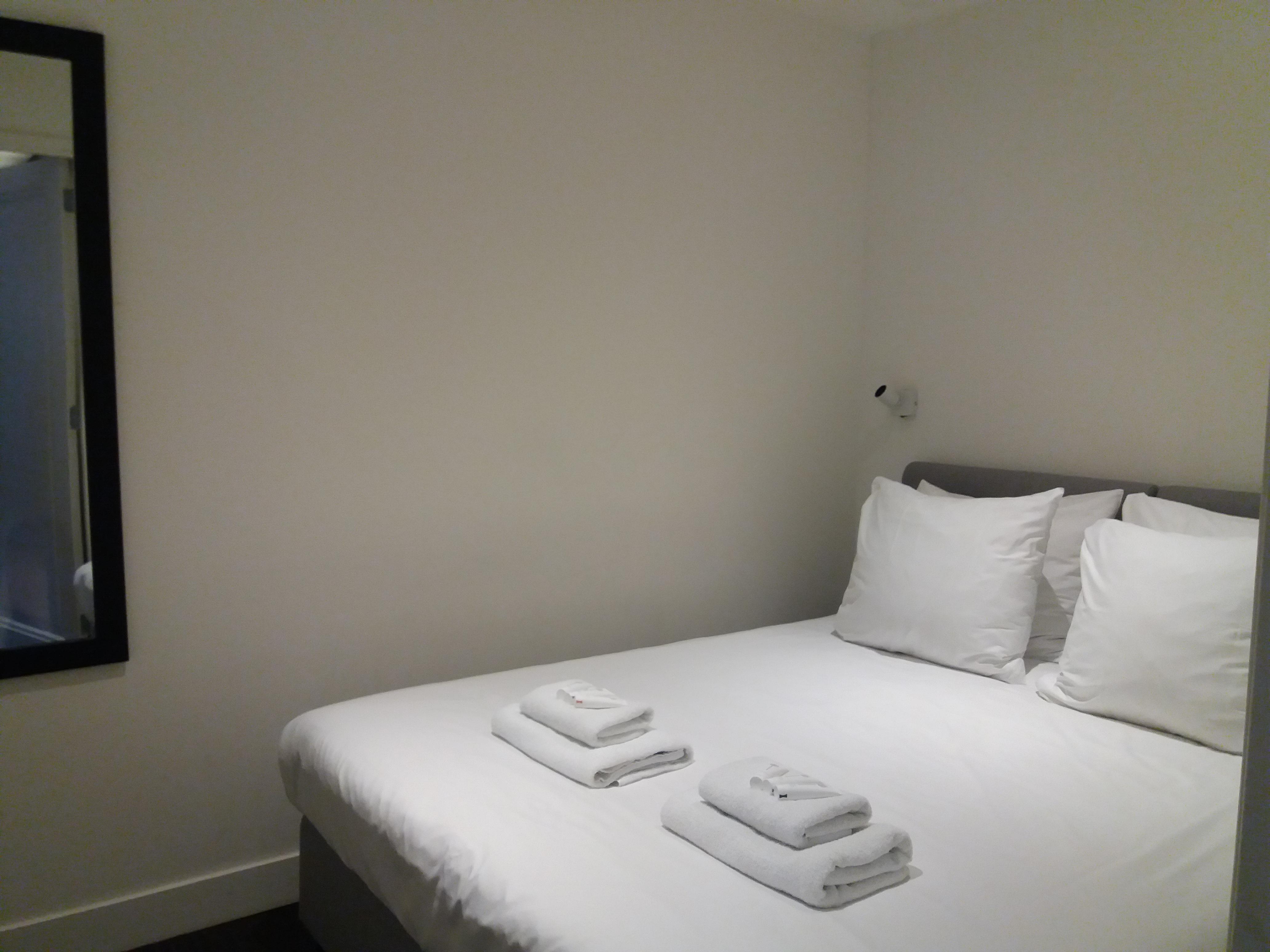 Lit chambre 2 personnes