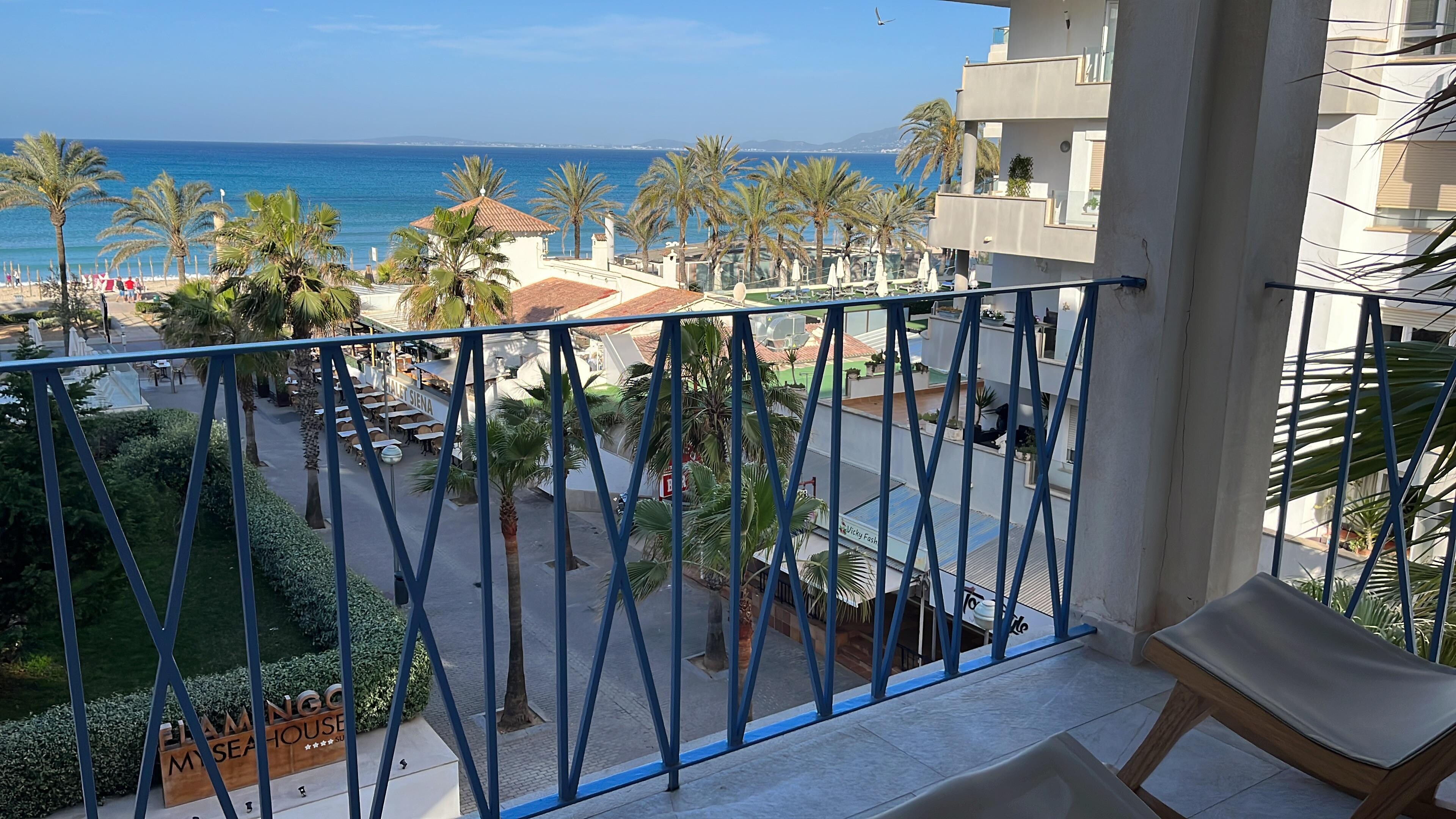 Balkongen på rommet vårt.