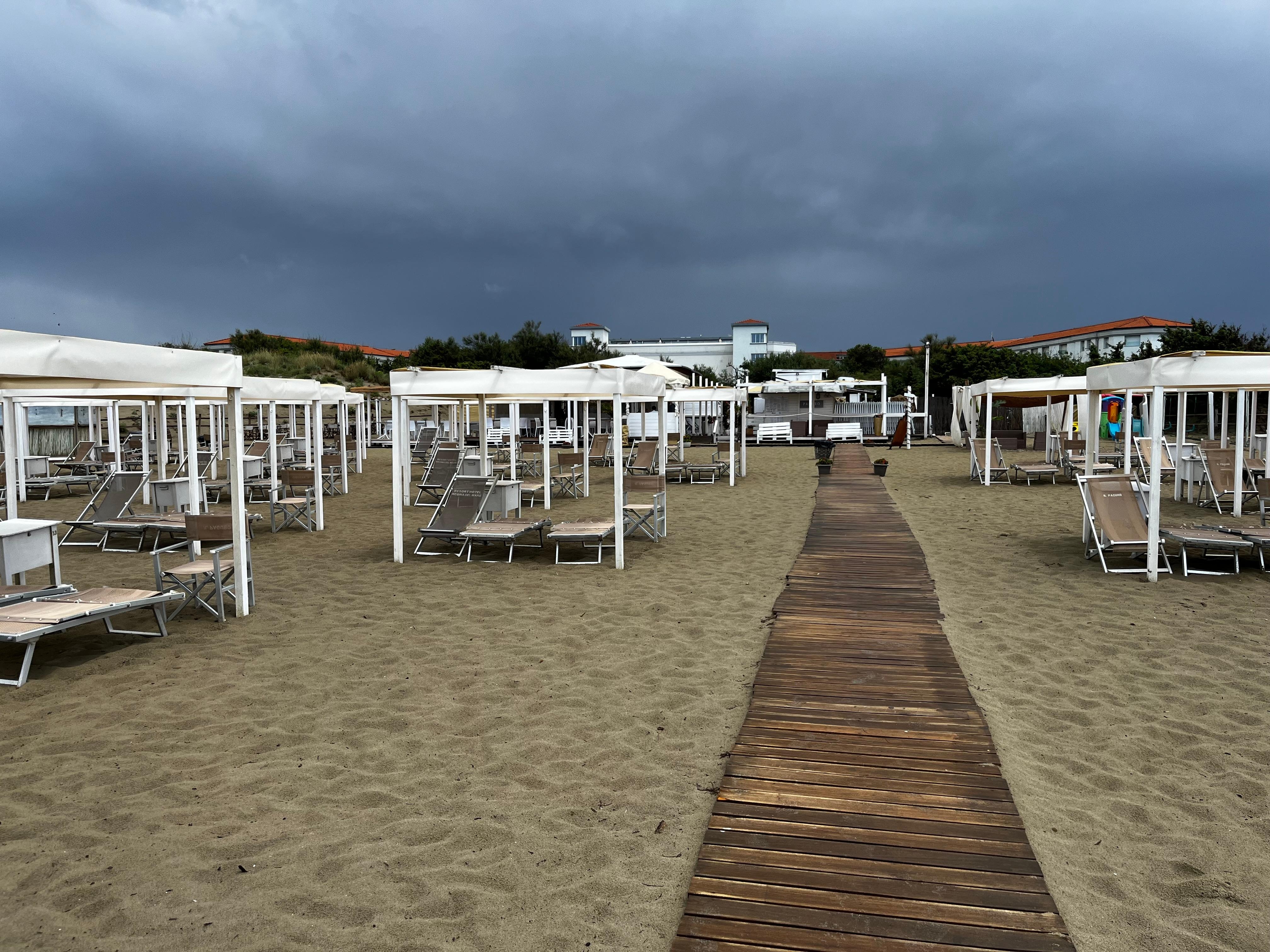 Sti ned til stranden