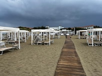 Sti ned til stranden