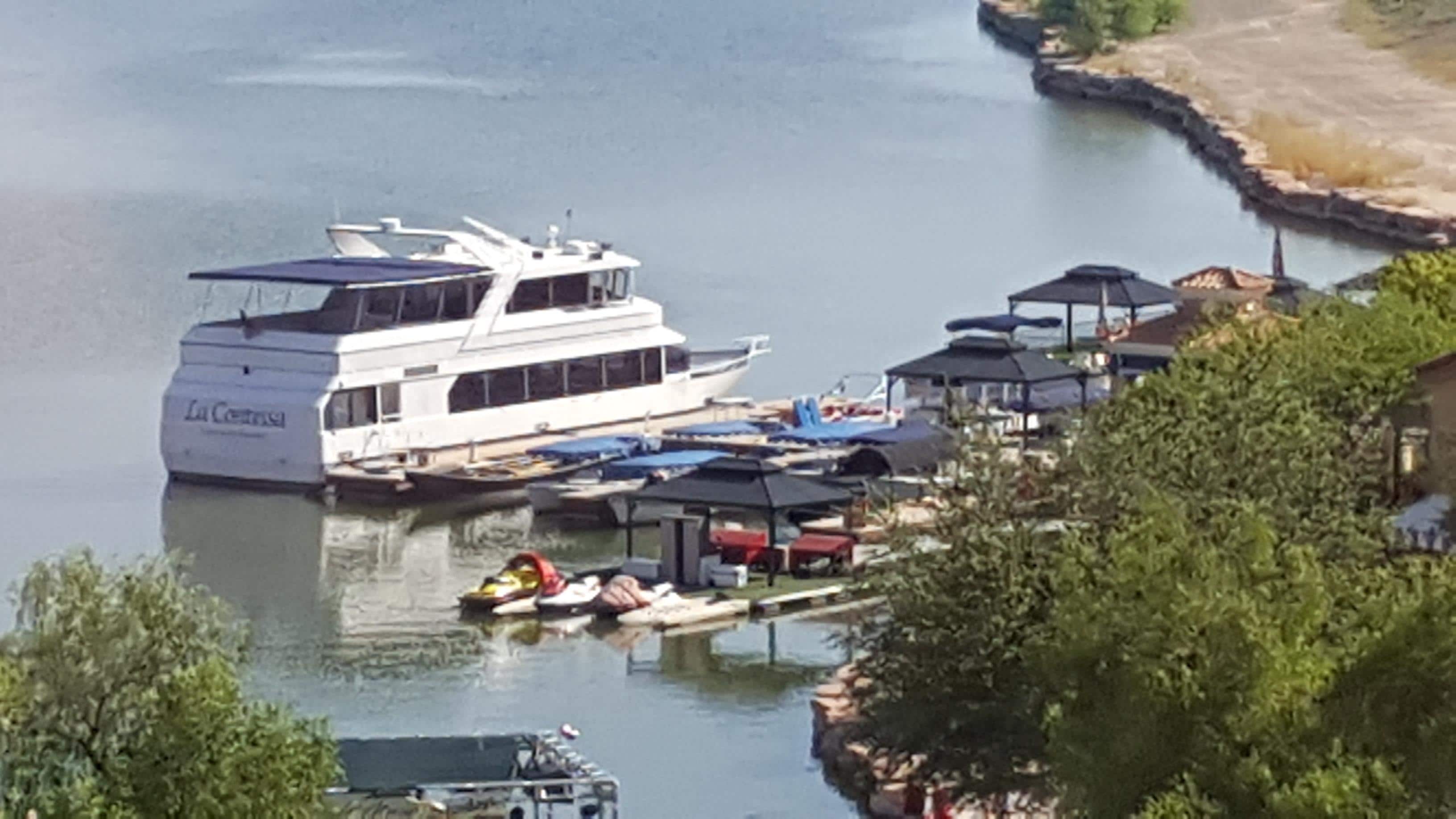 Hotel sightseeing yacht