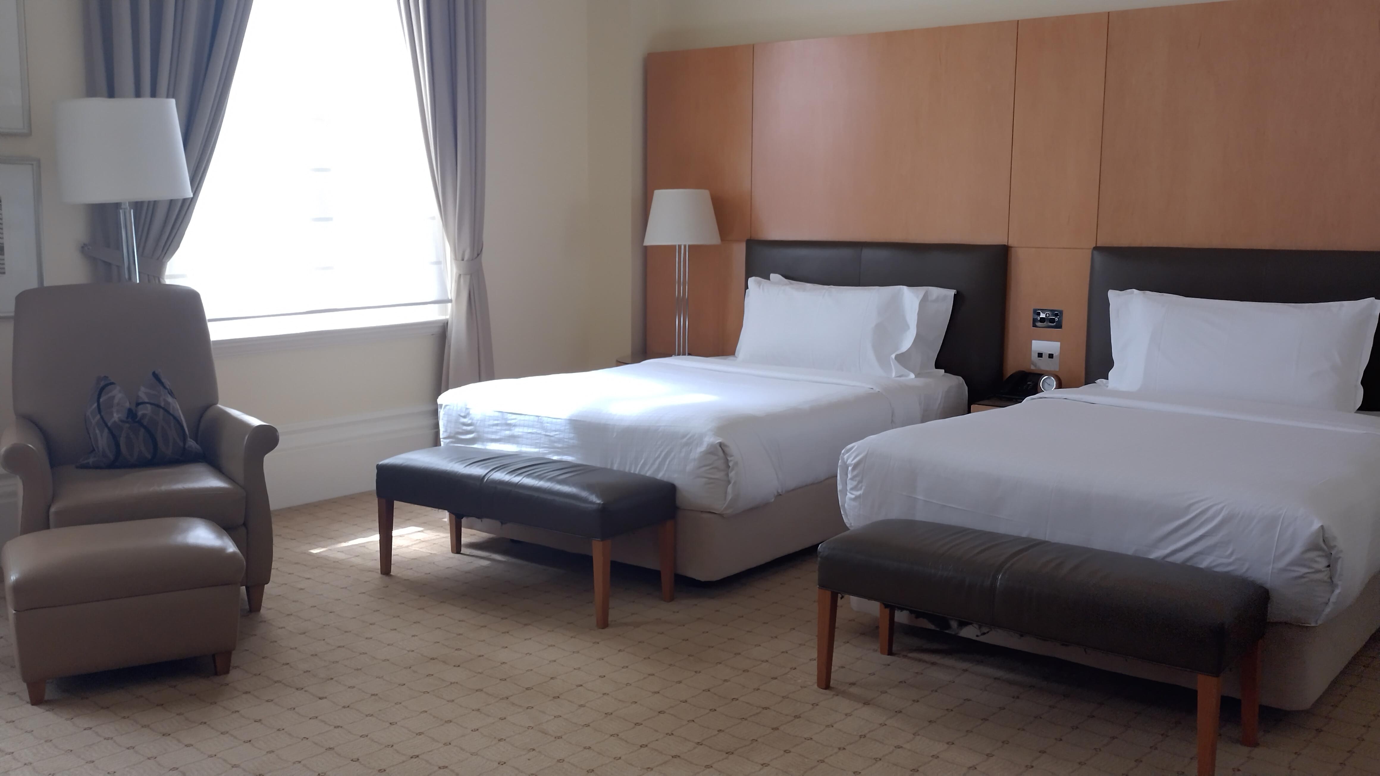 可惜床頭沒有總控制開關