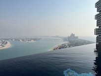 Ausblick vom Pool im 22. Stockwerk.