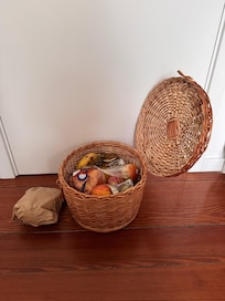 Breakfast basket
