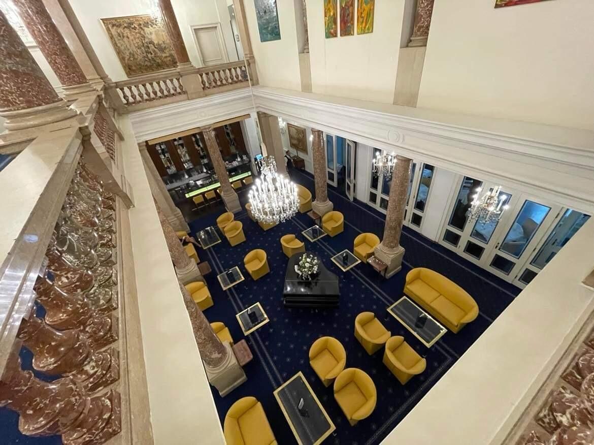 Lobby near the restaurant