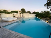 Une des 2 piscines