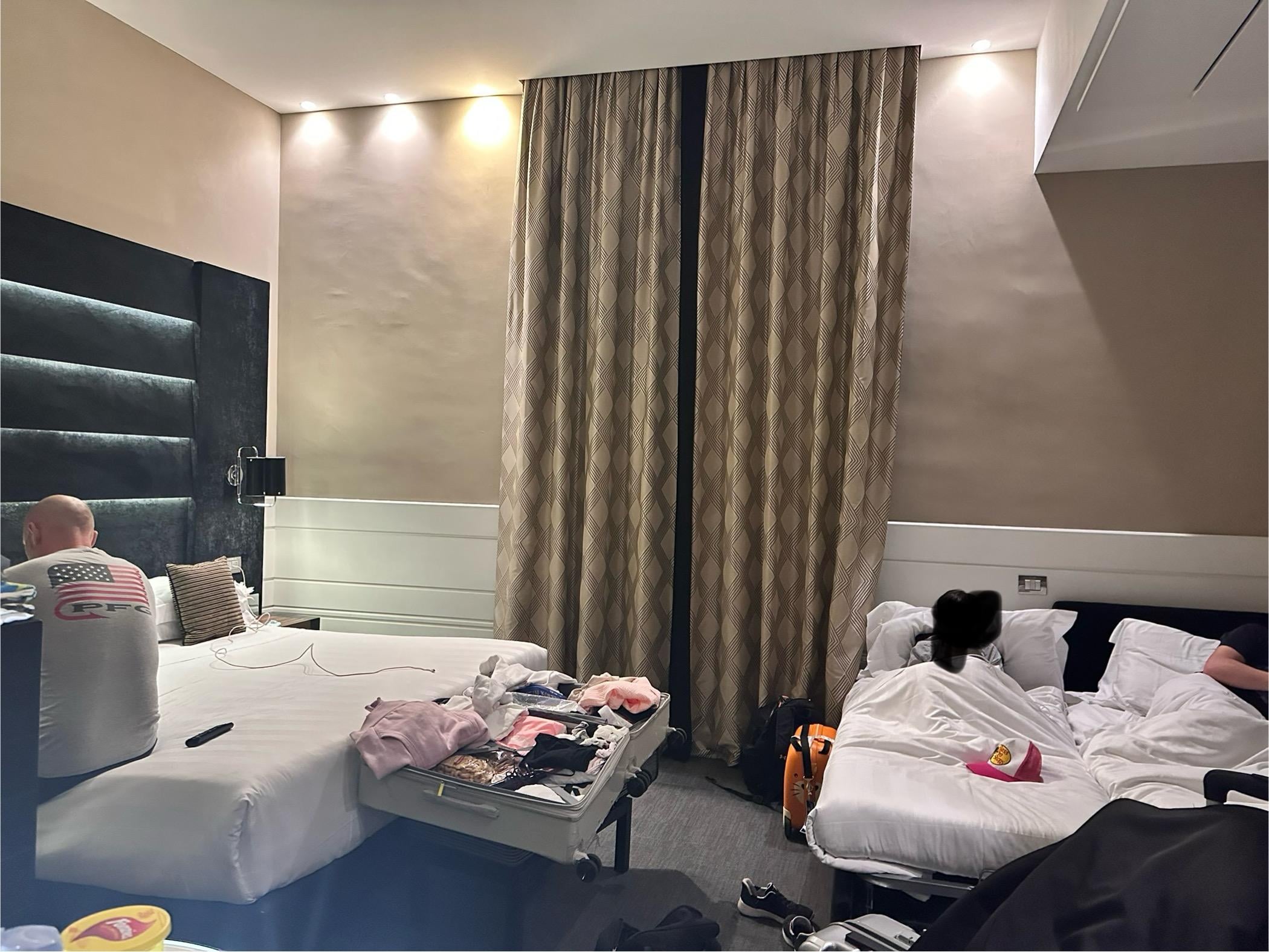 Small room and super noisy street next to the window! Especially at night…horrible