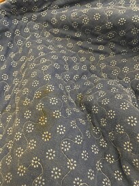 Pletter på sengetæppe