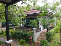 1部屋ずつ独立したガラス張りの部屋ですね~
カーテンがありますので心配ありません