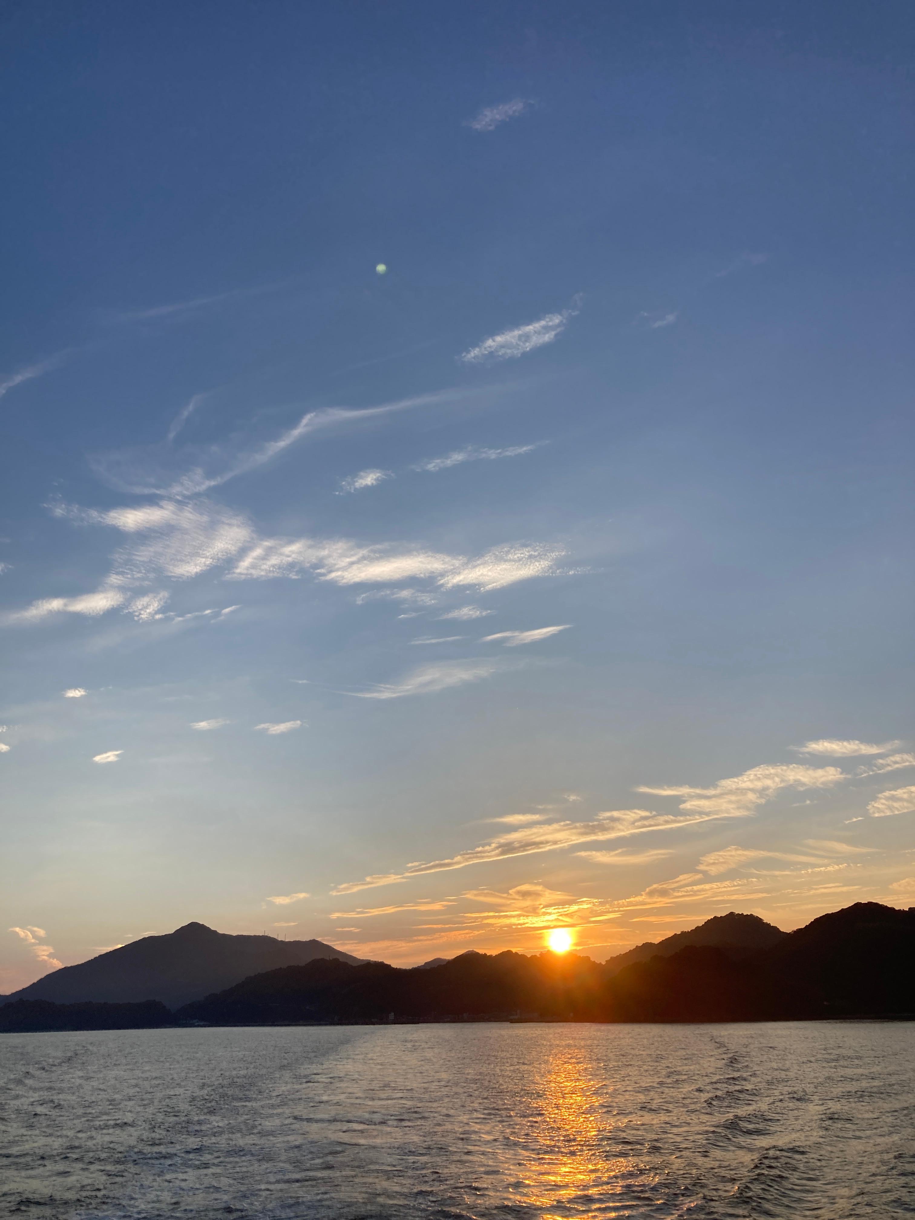 来島海峡からフェリーで大三島向かう時のサンセットです。最高にきれい！