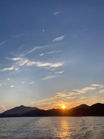 来島海峡からフェリーで大三島向かう時のサンセットです。最高にきれい!