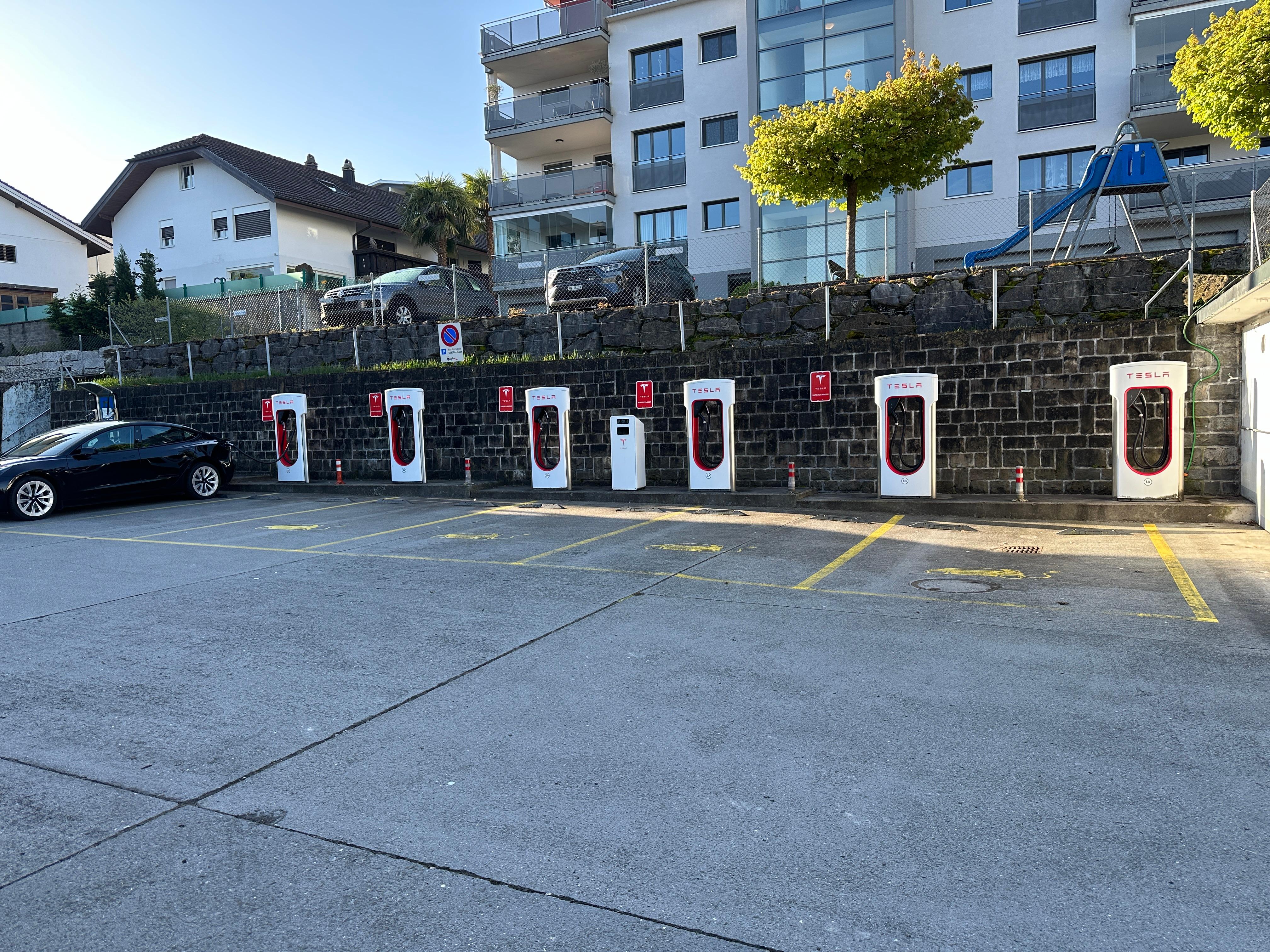 Carregadores para carro elétrico e estacionamento grátis 