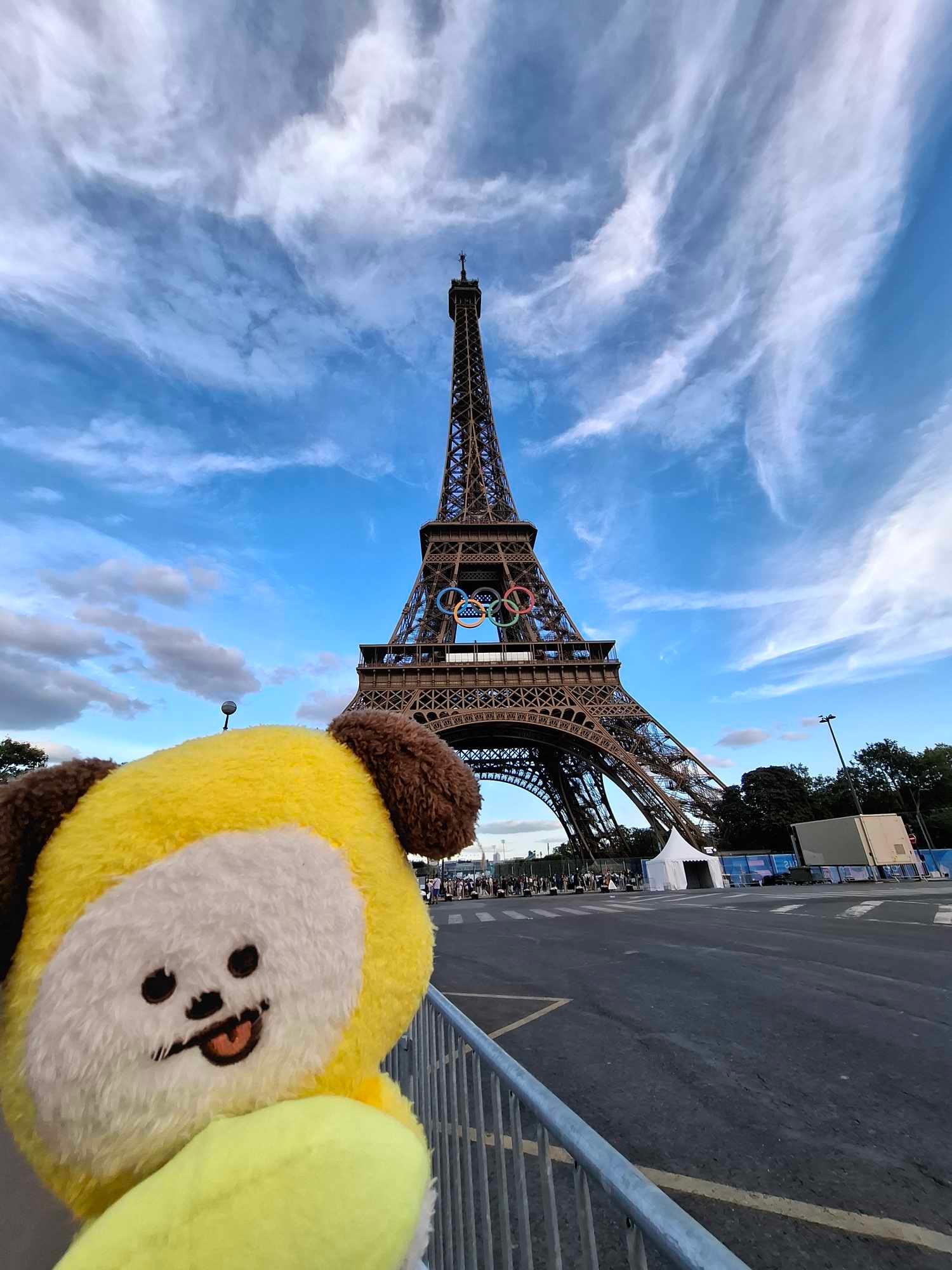 I used Metro to see and visit Eiffel Tower with my Chimmy 