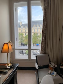 窓から見たシャンデリゼ