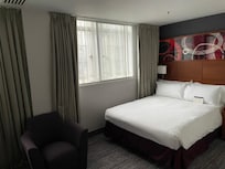 シングルの部屋。ベットはクイーンサイズ!