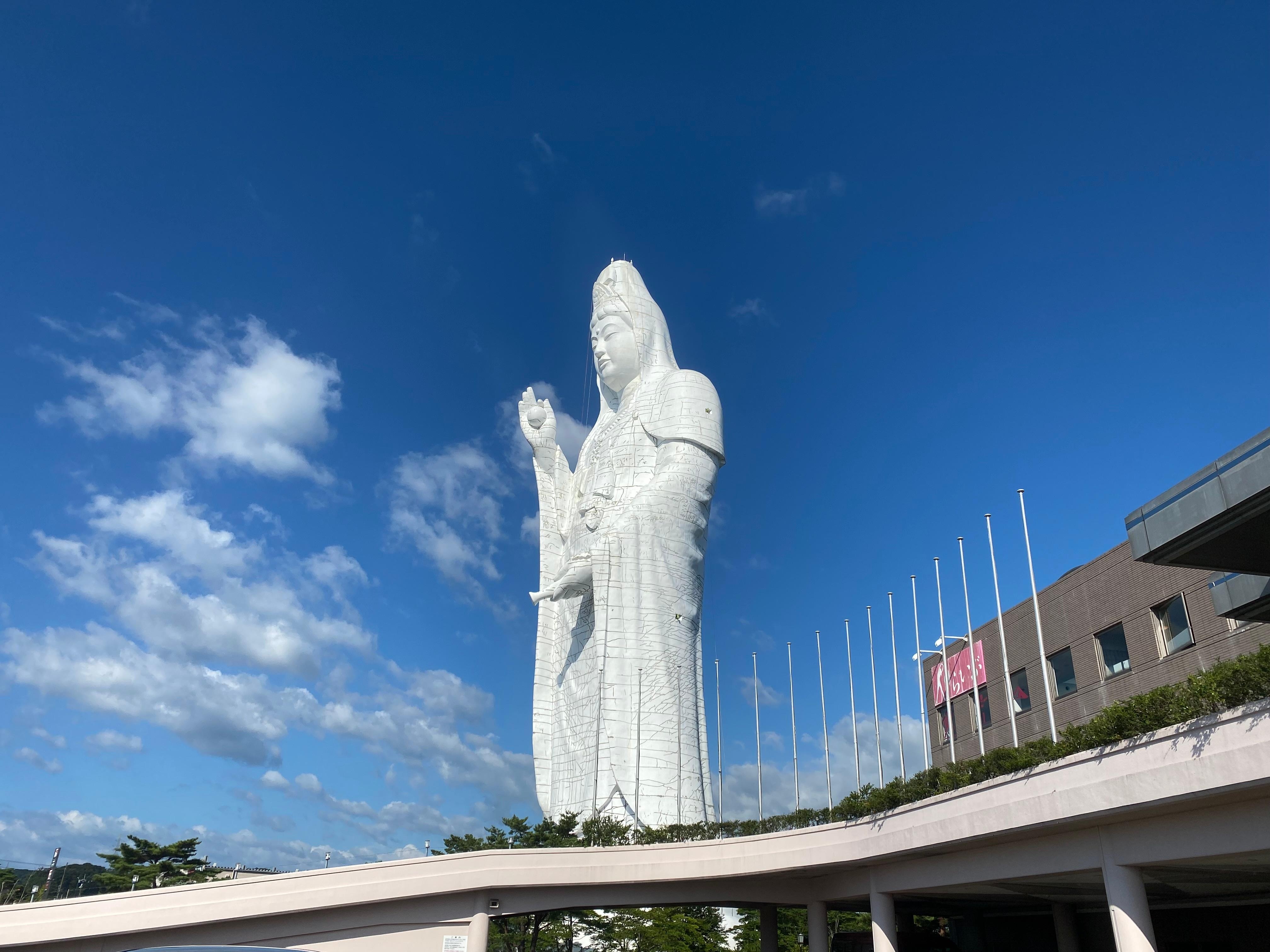 駐車場からの観音様
