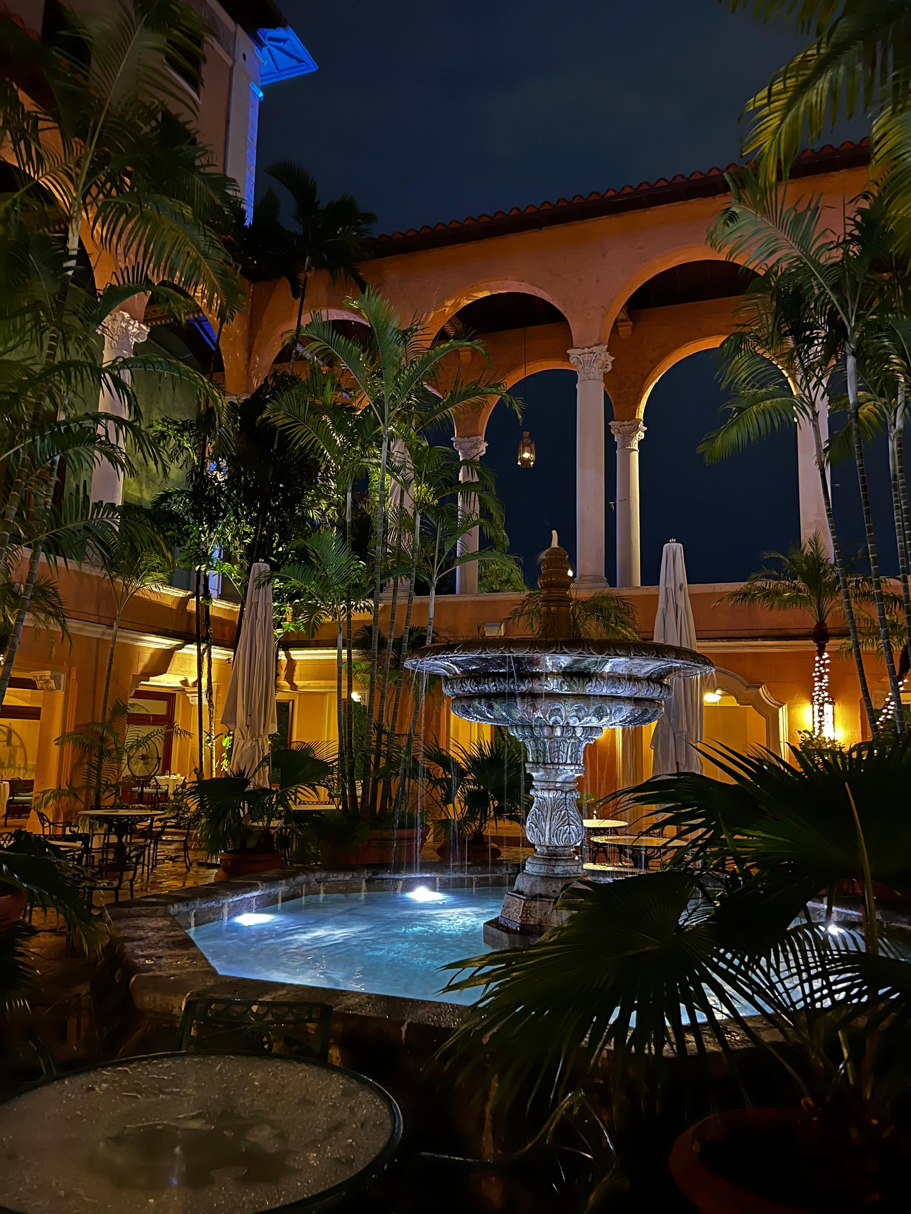 Fontana restaurant with the water fountain