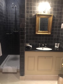 Nice and clean bathroom